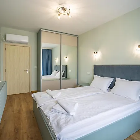 Center Apartment *
